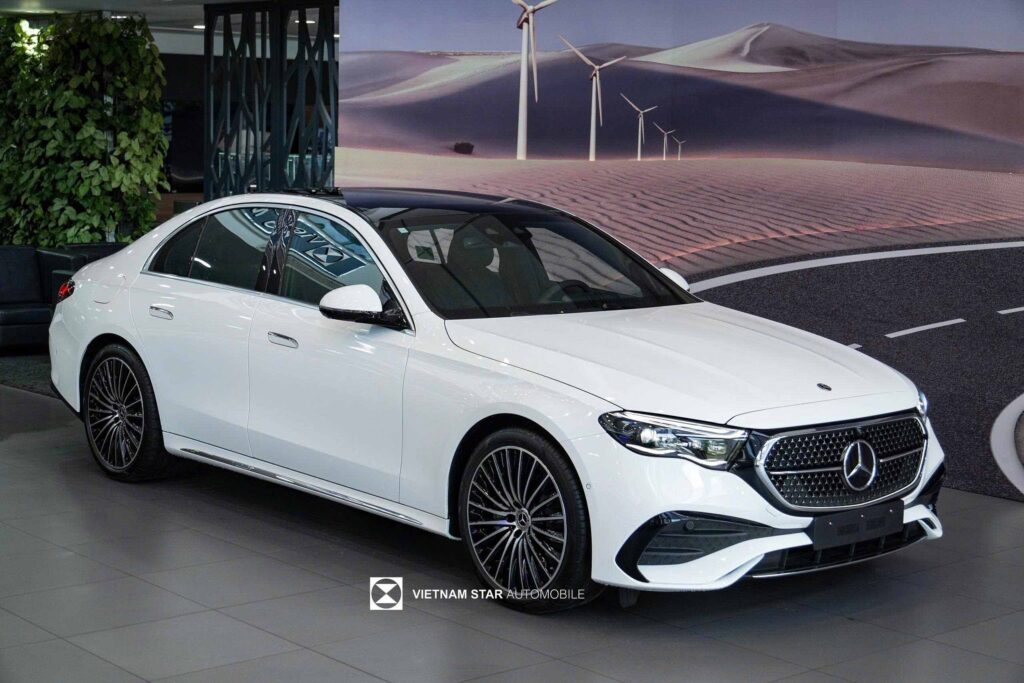 Mercedes E300 Màu Trắng - Sẵn Sàng Chinh Phục Mọi Cung Đường Mercedes-Benz E300 AMG Màu Trắng