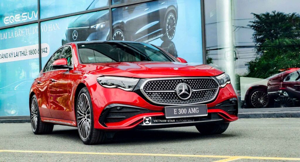 Mercedes-Benz E300 Màu Đỏ: Tuyên Ngôn Của Sự Thành Đạt Và May Mắn Mercedes-Benz E300 Màu Đỏ