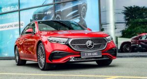 Mercedes-Benz E300 Màu Đỏ