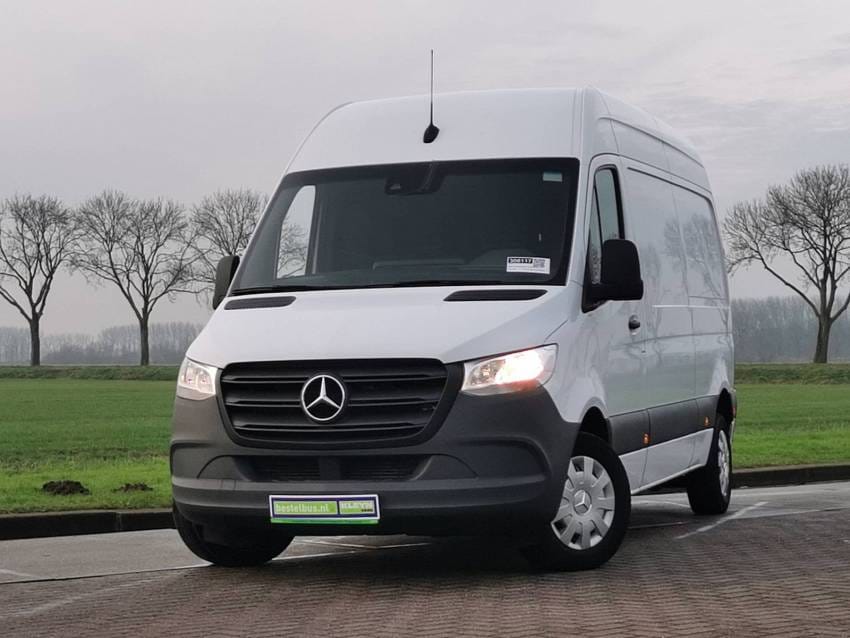 Thông Số Kỹ Thuật Xe Mercedes Sprinter 311: Đặc Điểm và Hiệu Suất Vượt Trội 311
