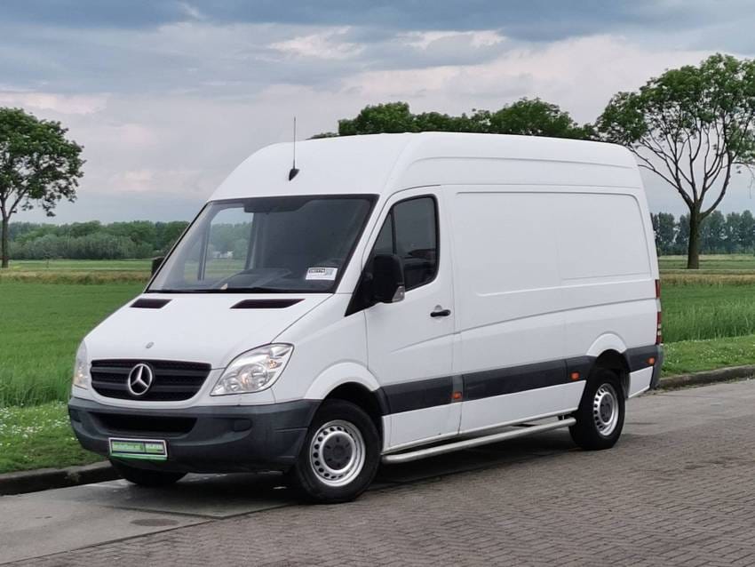 Thông số kỹ thuật xe Mercedes Sprinter 313: Đánh giá chi tiết về mẫu xe vận tải mạnh mẽ 313