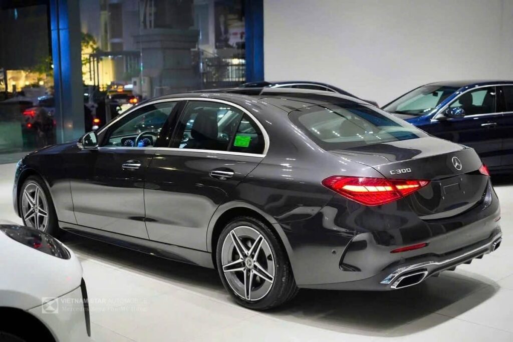 Mercedes C300 AMG Tại Bình Phước | Sedan 5 chỗ Giá Xe 2 tỷ Mercedes C300 AMG Tai Binh Phuoc 5