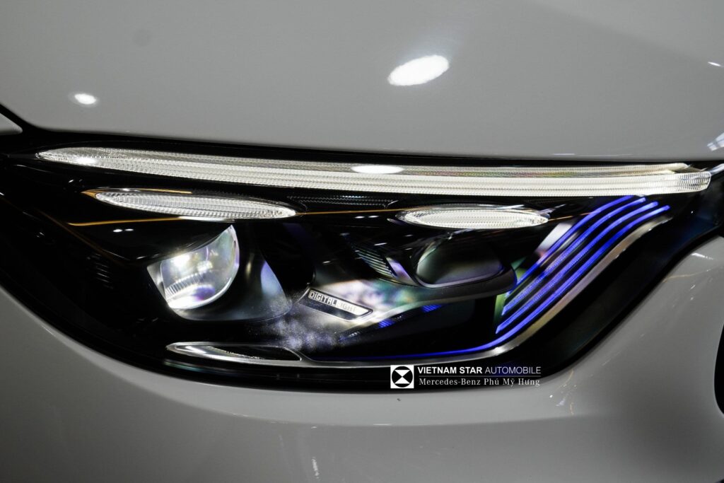Den Digital Light Tren Mercedes GLC 300 1