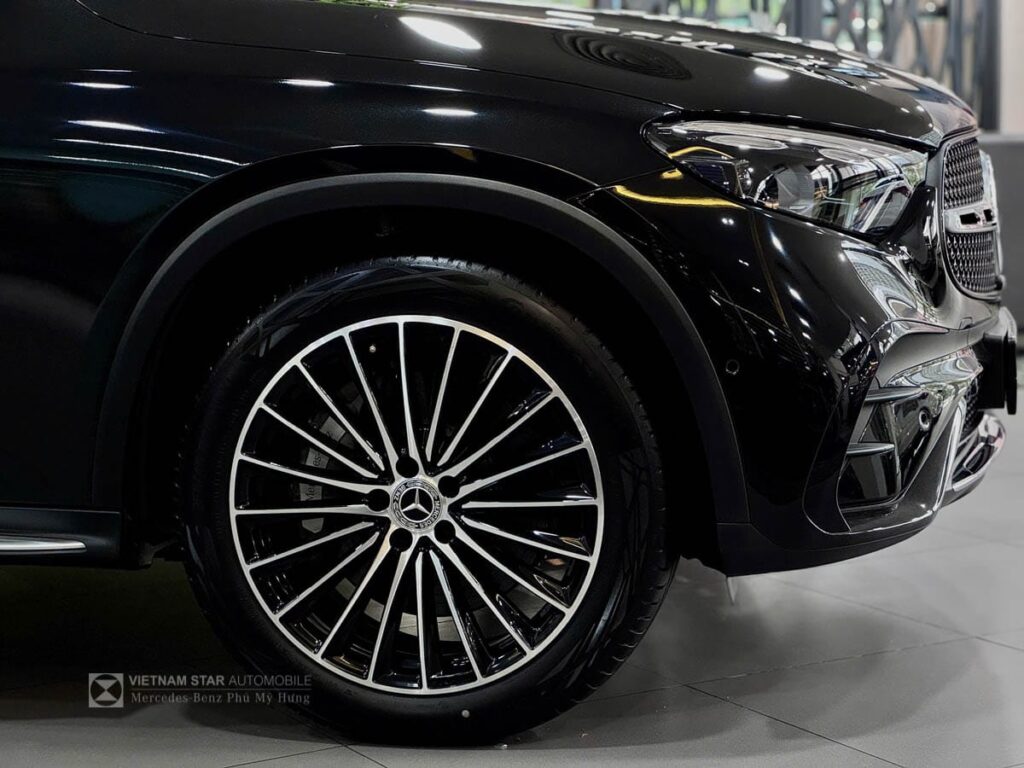 Giá Xe Mercedes GLC 300 4Matic – Cập Nhật Mới Nhất 2025 Giá xe Mercedes GLC 300 4Matic 2025 – Mâm xe 20 inch tại Mercedes Quận 7