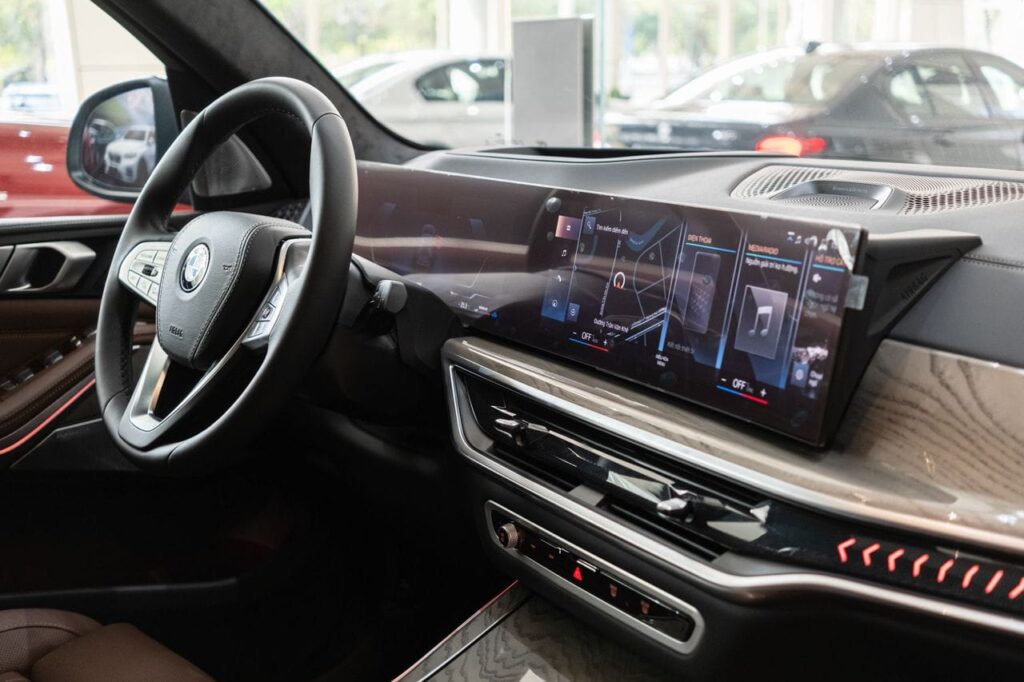 BMW X7 2025: Giá Lăn Bánh, Thông tin Xe & So sánh GLS 450 Nội Thất Xe BMW X7