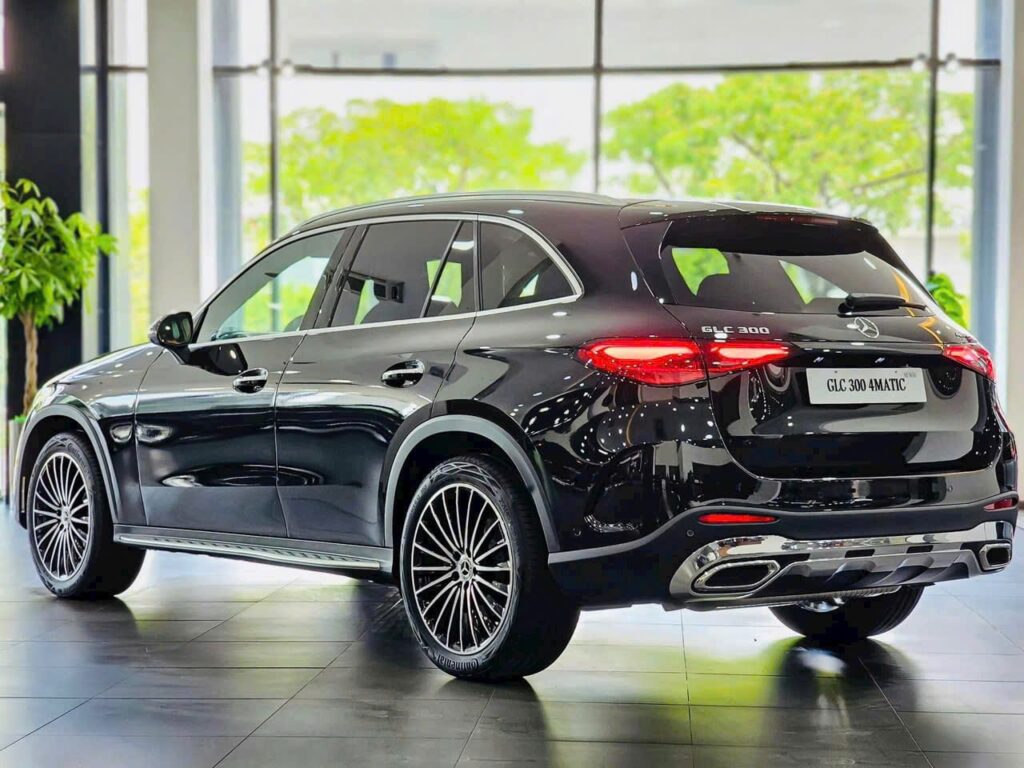 Mercedes GLC 300 Giá Lăn Bánh tại Phú Mỹ Hưng Quận 7
