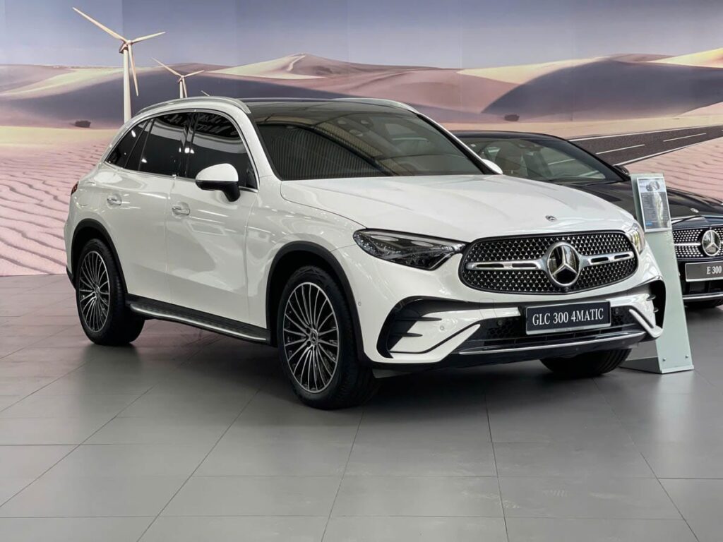Mercedes GLC 300 Trắng tại Phú Mỹ Hưng