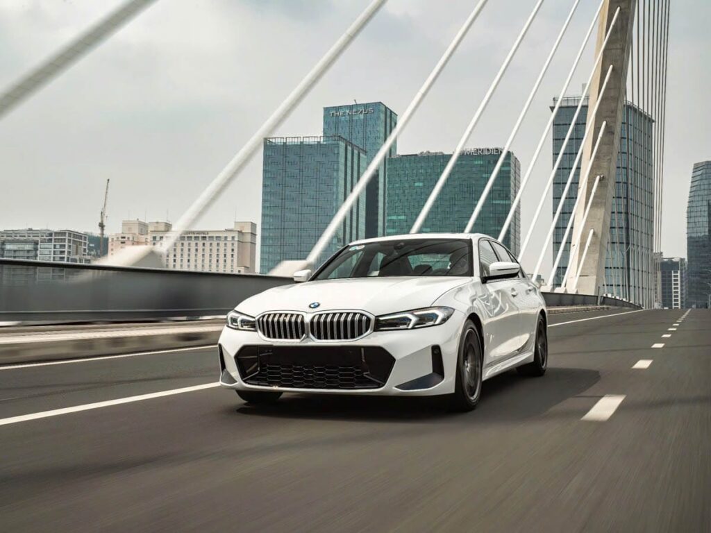 BMW 320i giá lăn bánh