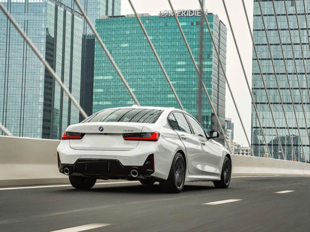 BMW 320i giá lăn bánh