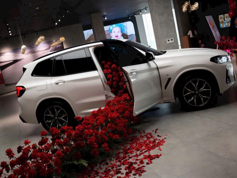 BMW 5 chỗ gầm cao SUV
