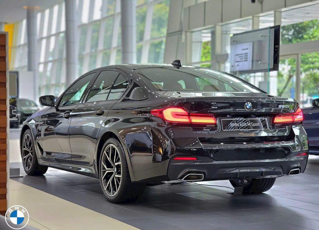 Đuôi Xe BMW 520i 2025