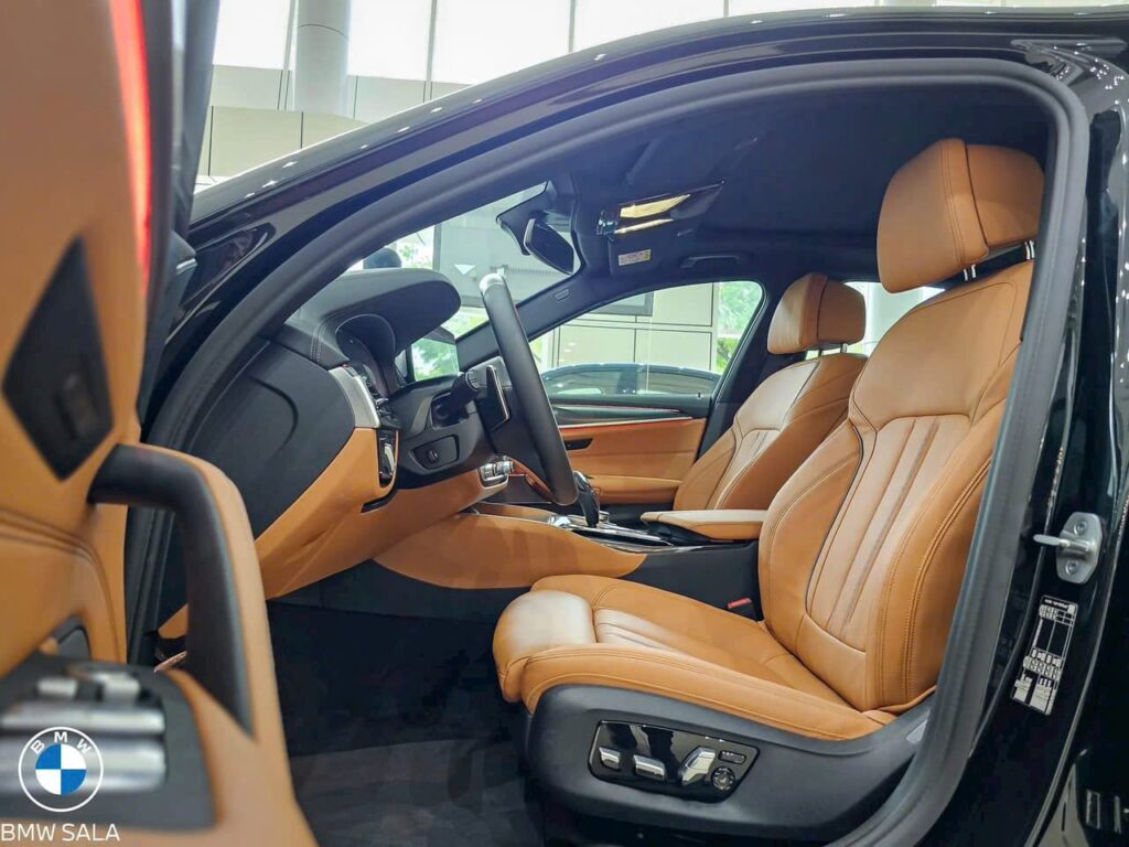 BMW 520i Ghế Bọc Da Cao Cấp