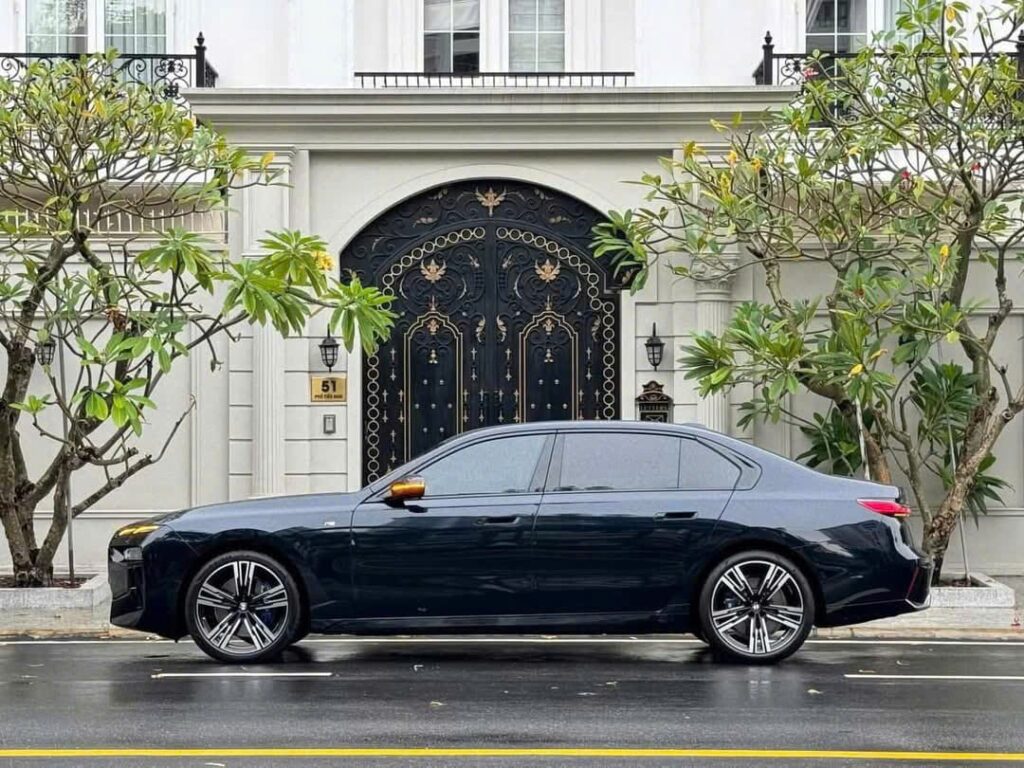 BMW 735i Giá Lăn Bánh