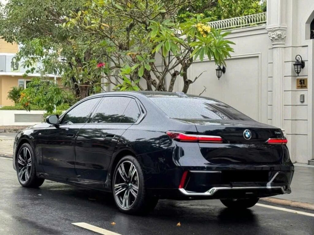 BMW 735i