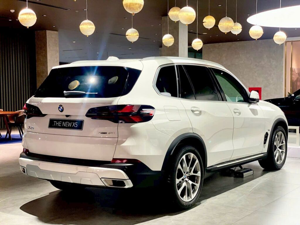 BMW X5 2025: Giá Lăn Bánh, Ưu Đãi và Đánh Giá Chi Tiết BMW X5 Động Cơ và Vận Hành