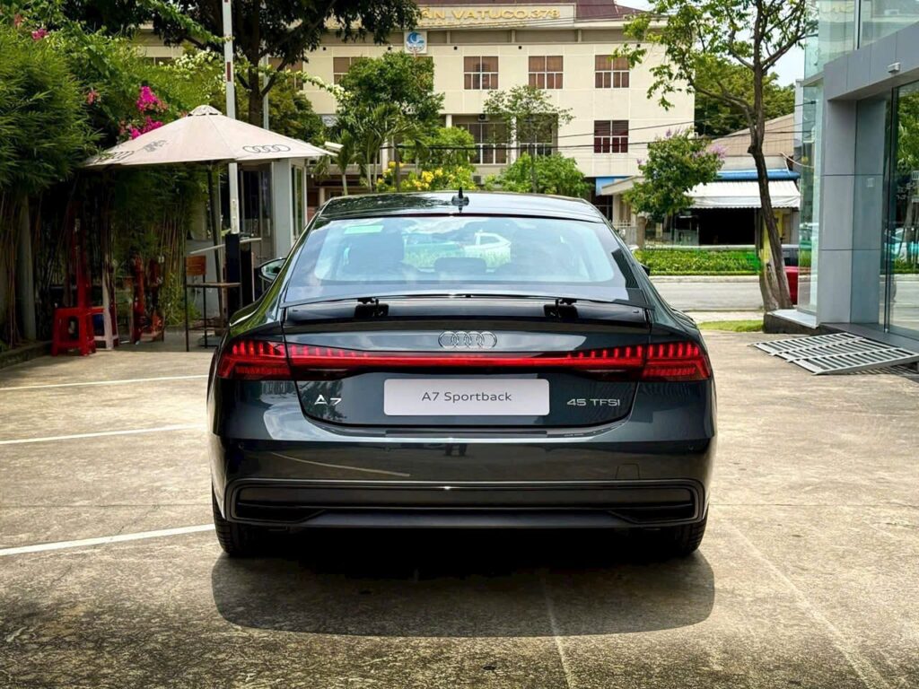 Giá Xe Audi A7 Lăn Bánh Việt Nam