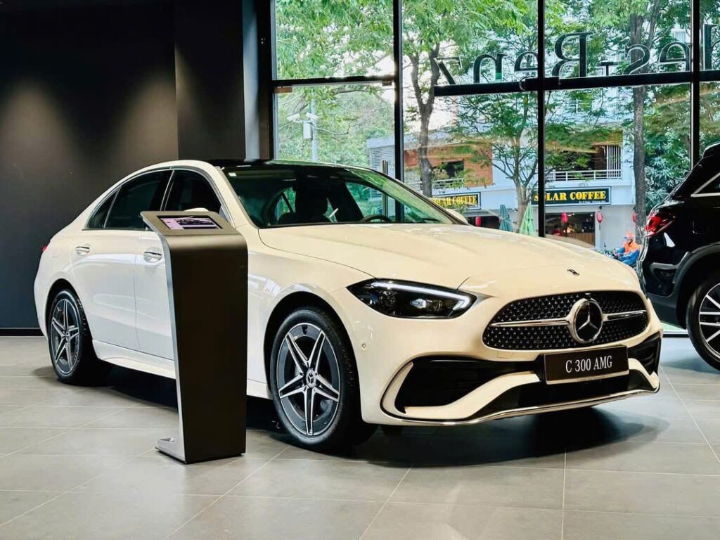 Mercedes-Benz C300 AMG 2025
