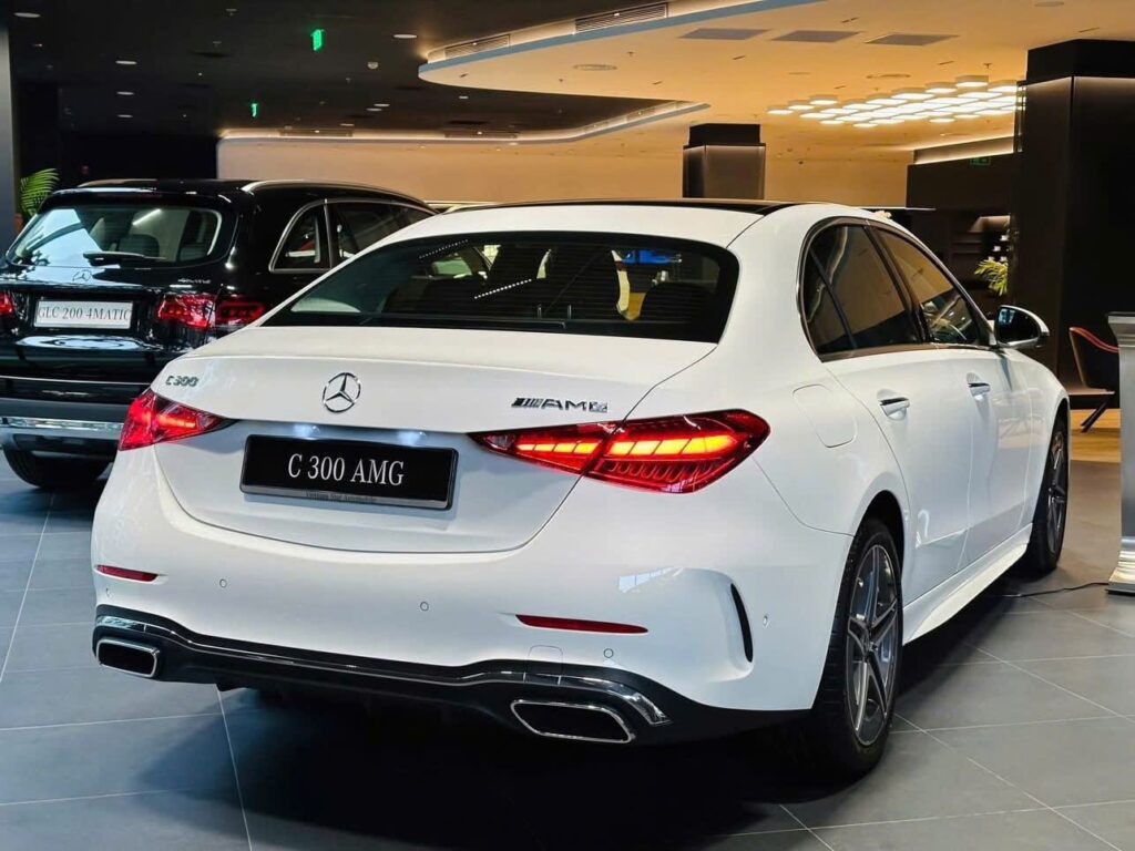 Mercedes-Benz C300 AMG 2025