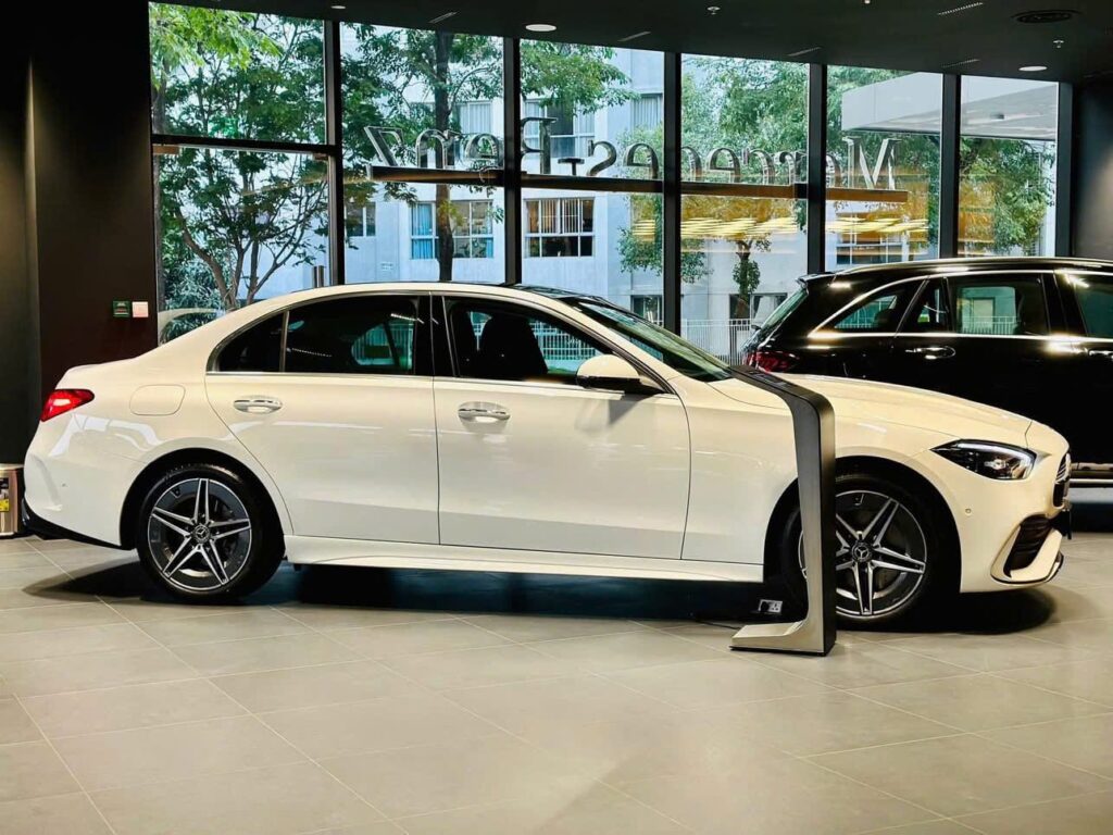 Mercedes-Benz C300 AMG 2025