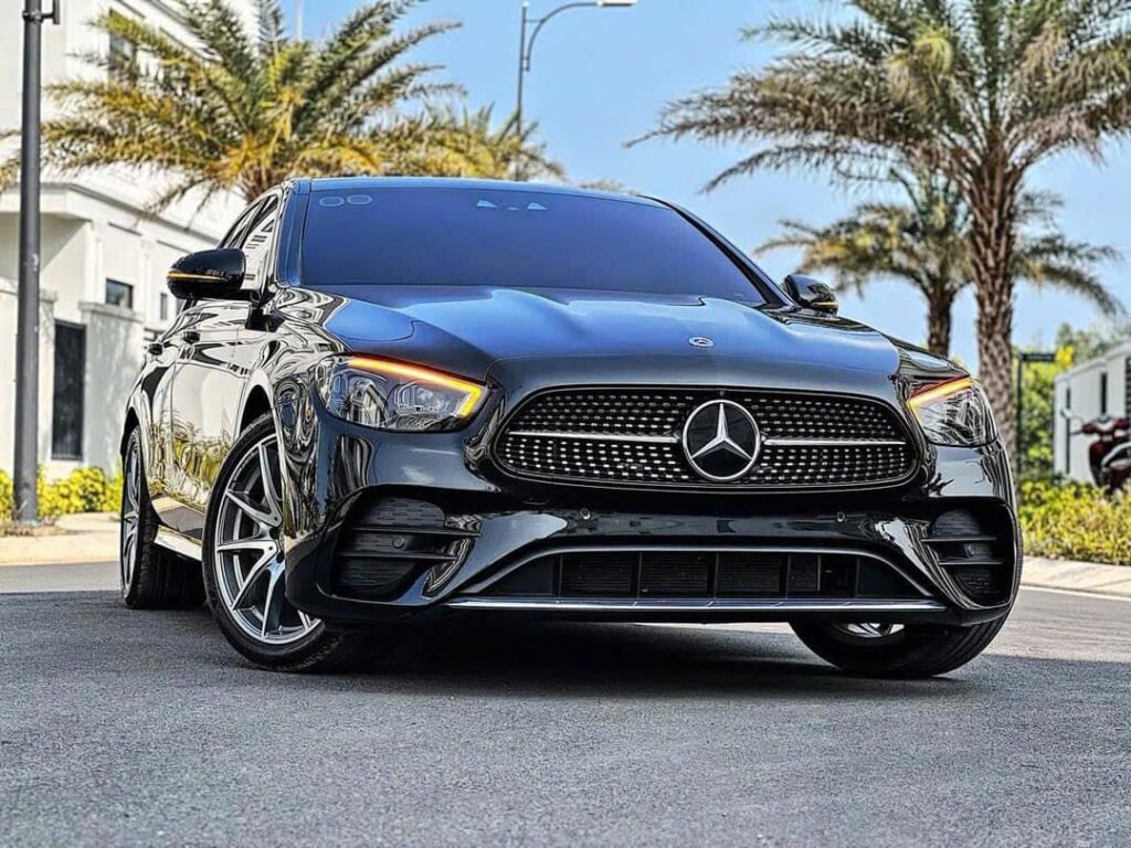 Mercedes-Benz E300 khuyến mãi mới nhất 2025