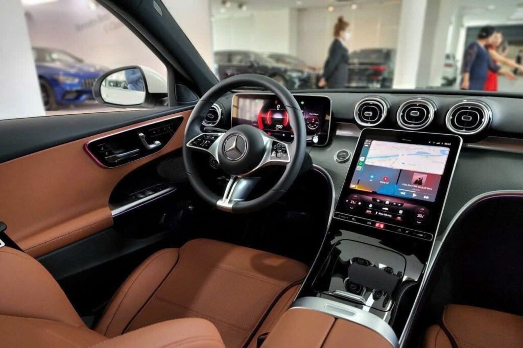 Mercedes C200 và BMW 320i : So Sánh, Đánh Giá Chi Tiết 2025 Mercedes C200 và BMW 320i