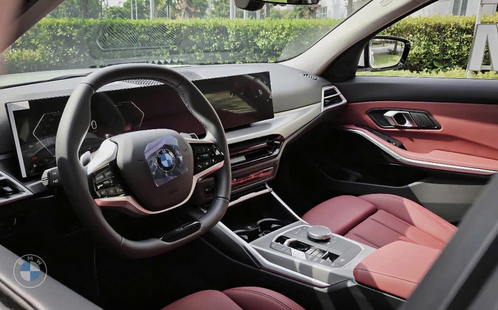 Mercedes C200 và BMW 320i : So Sánh, Đánh Giá Chi Tiết 2025 Mercedes C200 và BMW 320i