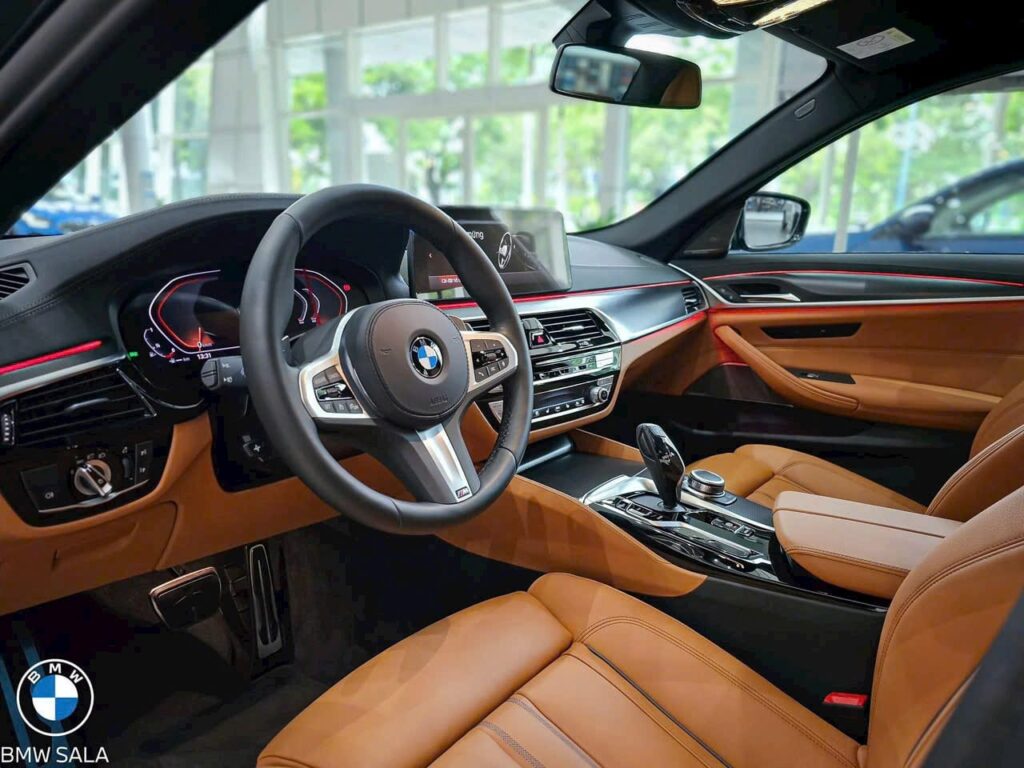 BMW 530i 2025: Giá Xe Lăn Bánh và Khuyến Mãi Mới Nhất Noi That BMW 530i