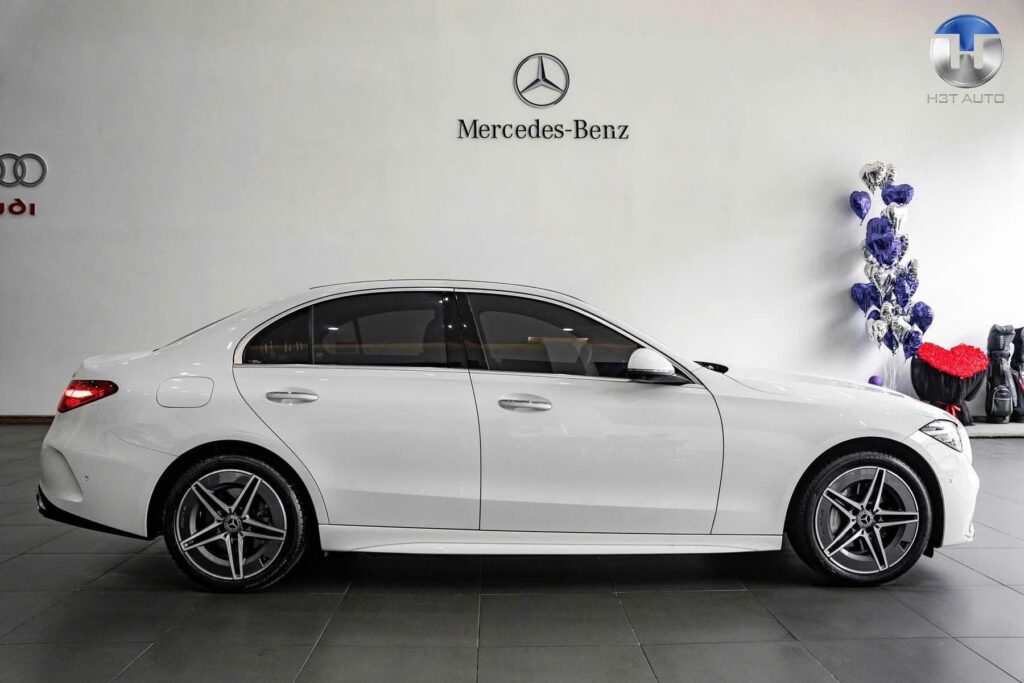 Đánh Giá Xe Mercedes C300 AMG 2022