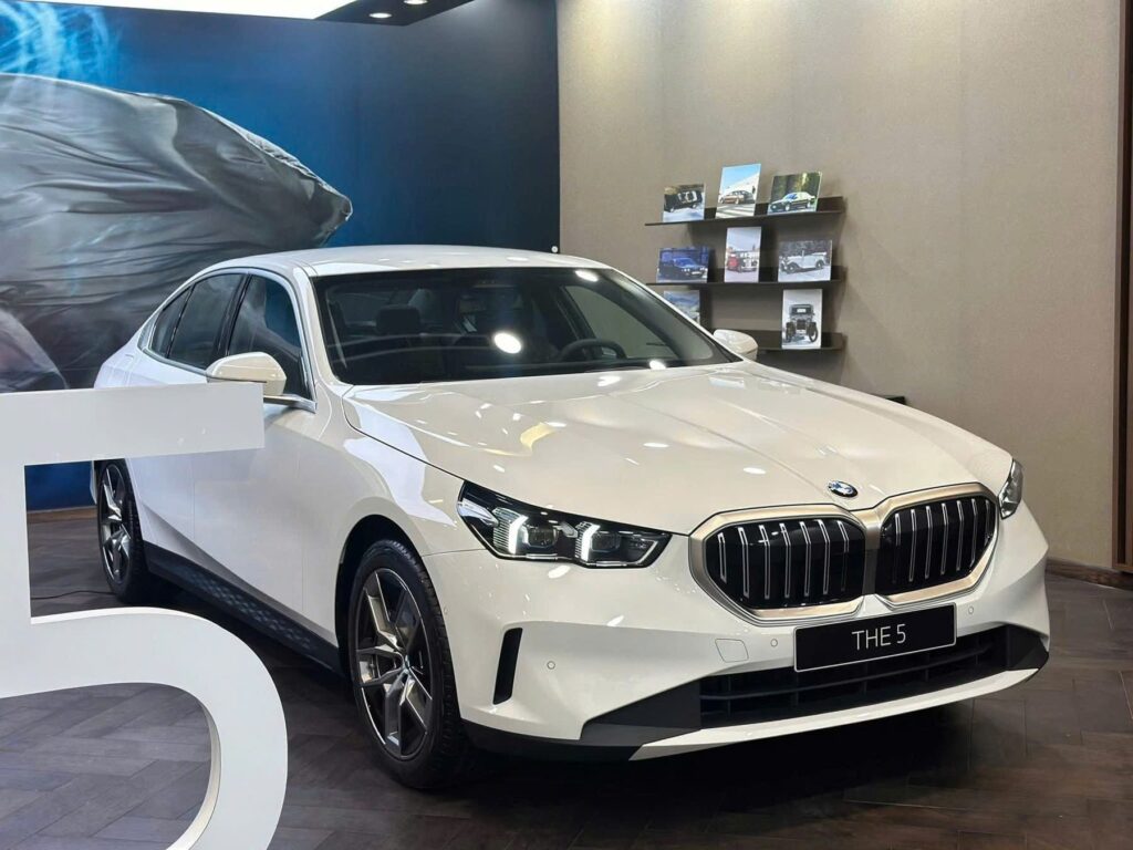 Giá Xe BMW 2 Tỷ | BMW 5 Series Phân Khúc 5 Chỗ Sedan