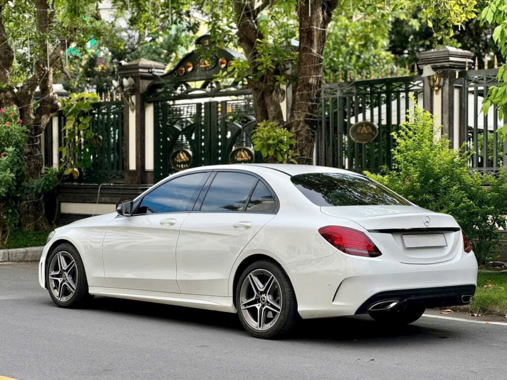 So Sánh Mercedes C180 AMG và BMW, Audi
