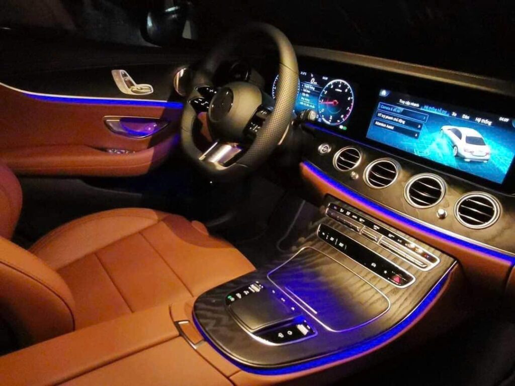 Mercedes E300 AMG Giá Bao Nhiêu