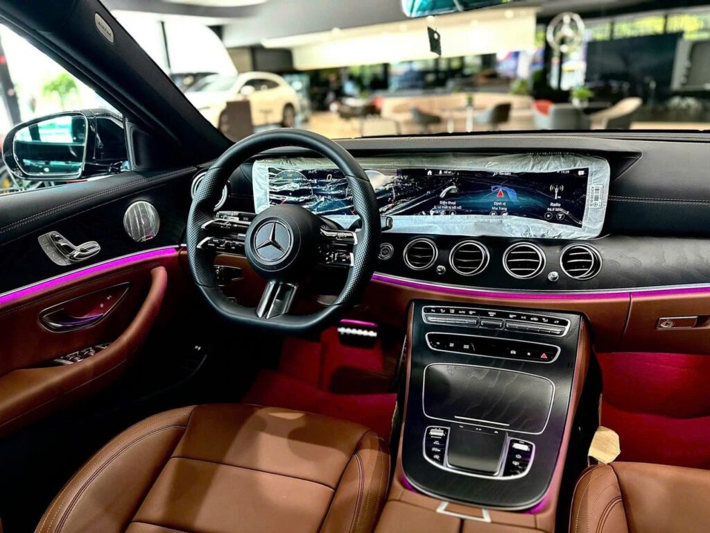 Mercedes E300 AMG Giá Bao Nhiêu