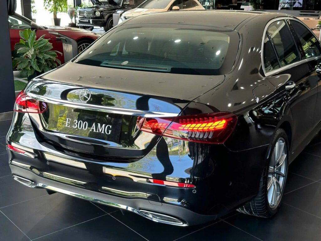 Mercedes E300 AMG Giá Bao Nhiêu