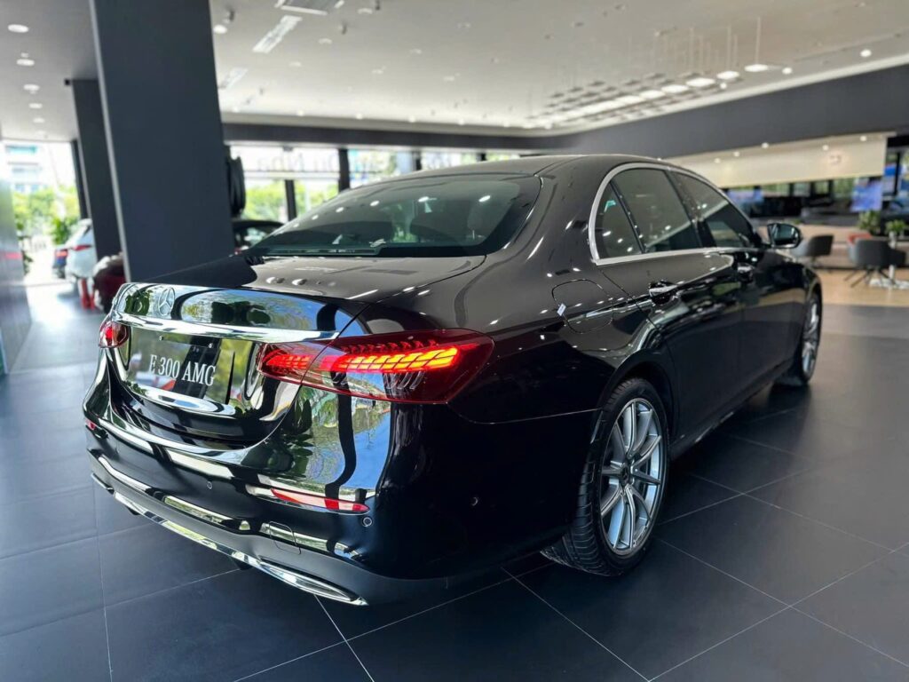 Mercedes E300 AMG Giá Bao Nhiêu