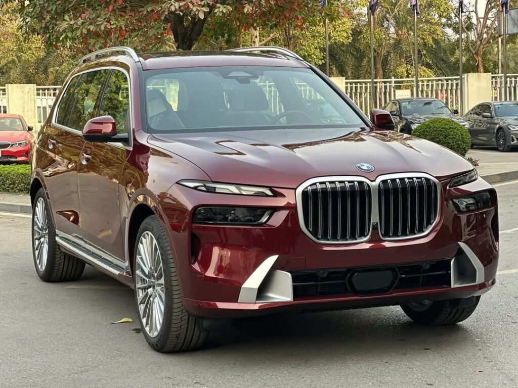 BMW X7 2025 Giá Lăn Bánh