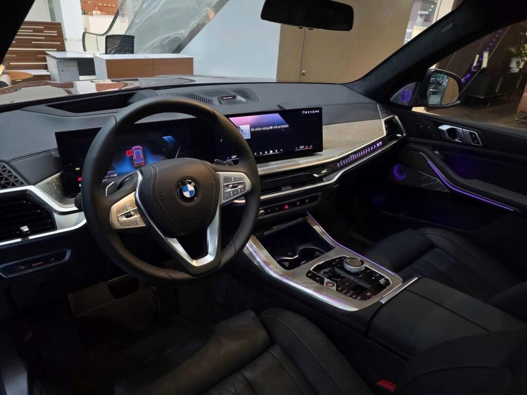 BMW X7  Giá Lăn Bánh