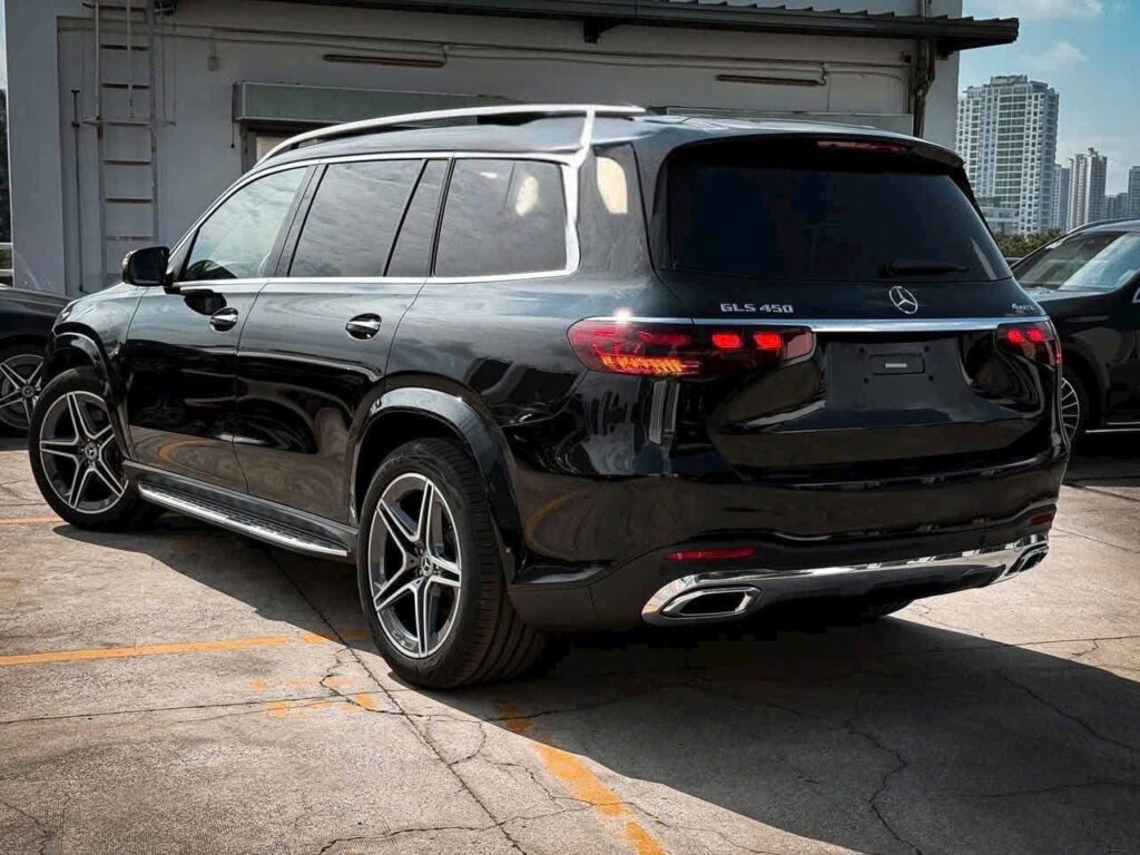 GLS 450 Màu Đen Lăn Bánh Mercedes Hồ Chí Minh