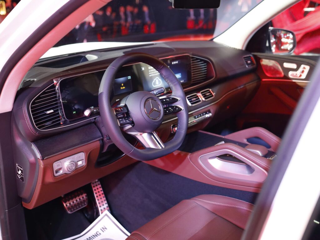 GLS 450 Màu Trắng: Biểu Tượng Sang Trọng Tinh Tế và Đẳng Cấp Của Mercedes GLS 450 Màu Trắng Biểu Tượng Sang Trọng Mercedes-Benz