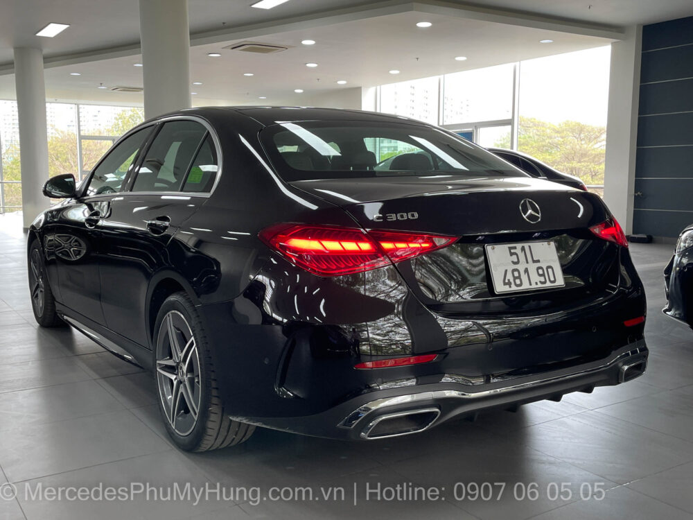 Gia xe cu Mercedes C300 Den 3