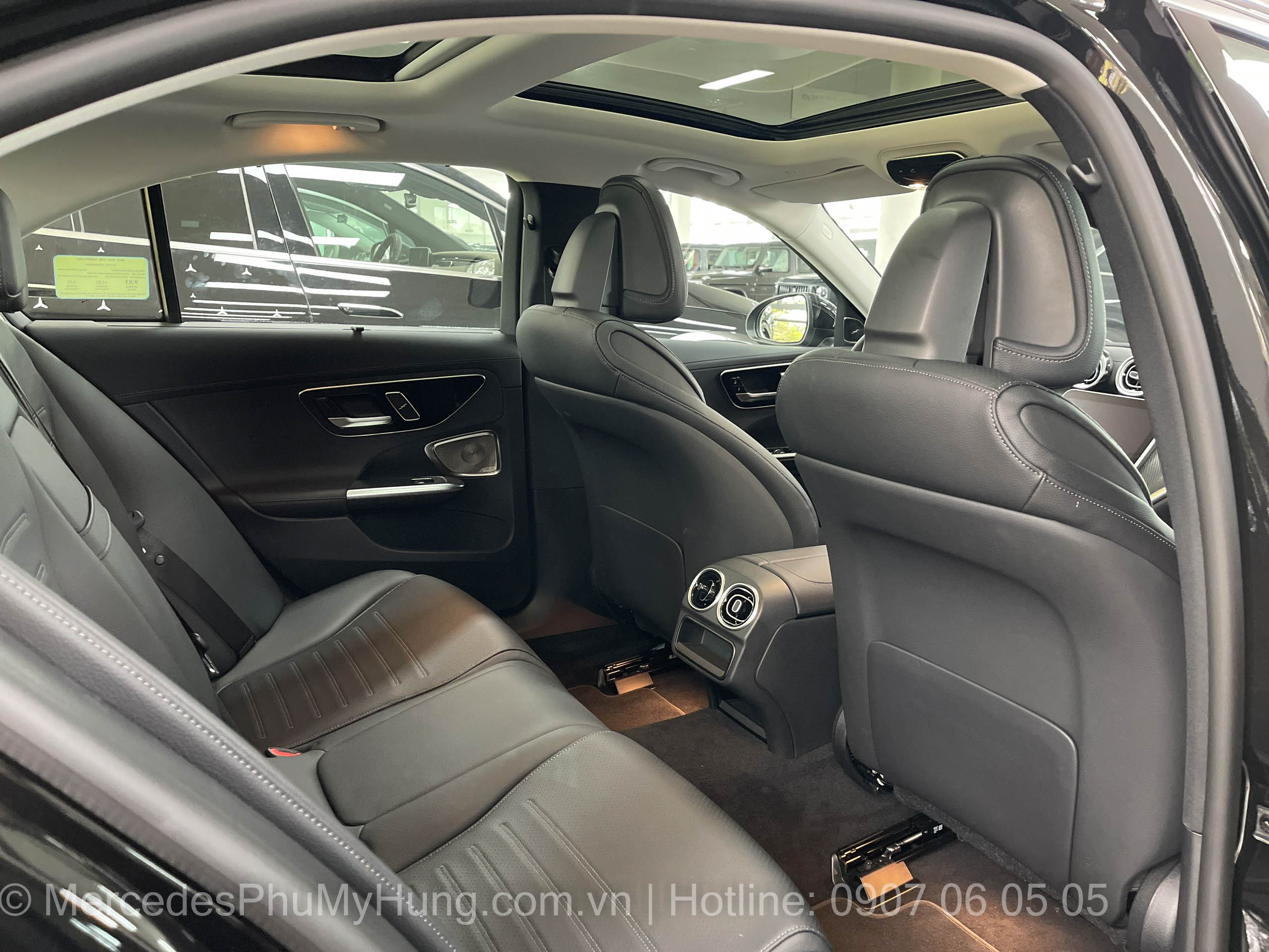 Giá xe cũ Mercedes C300 Đen