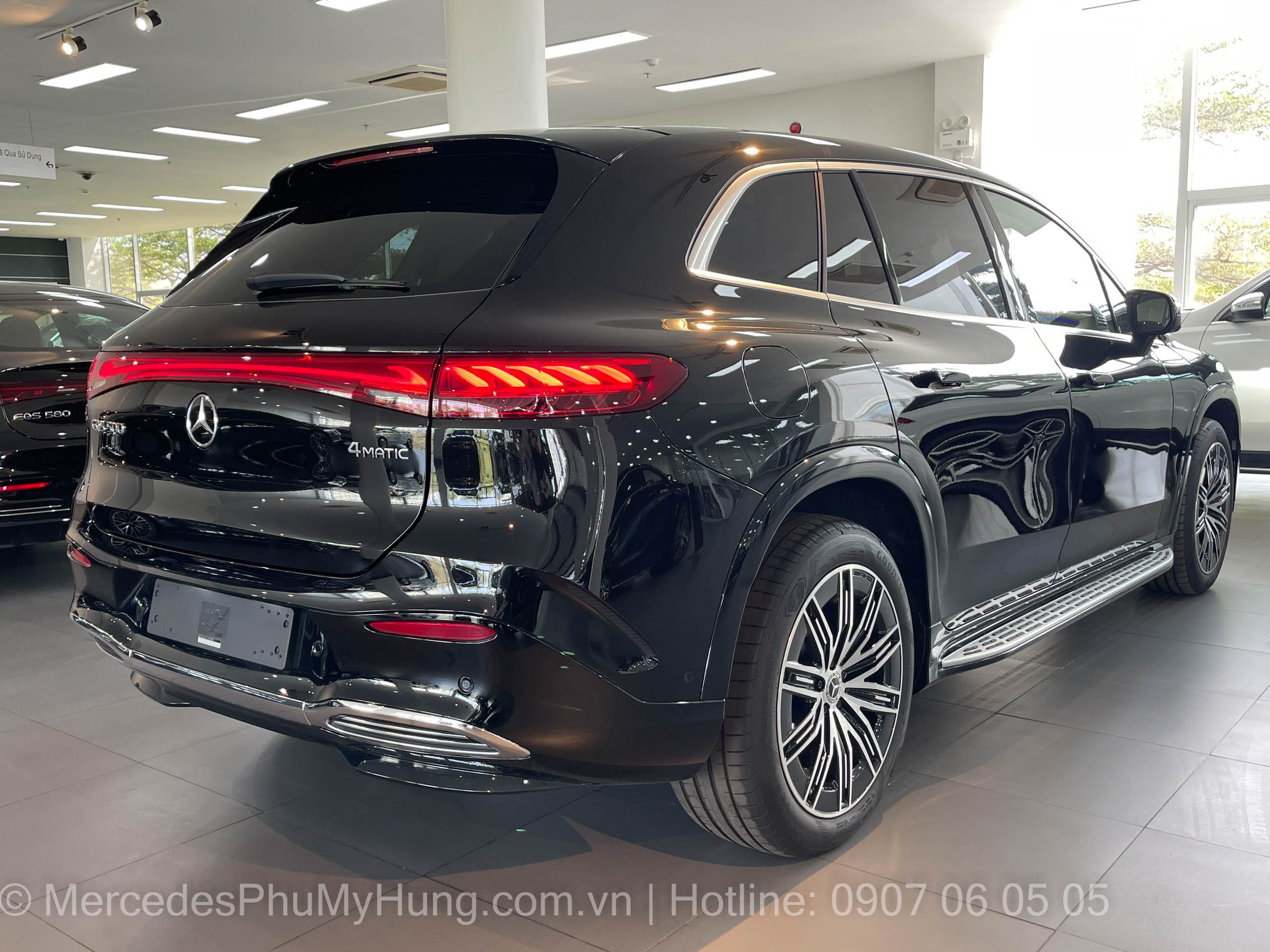 Giá xe điện Mercedes EQS 500 4Matic Màu Đen