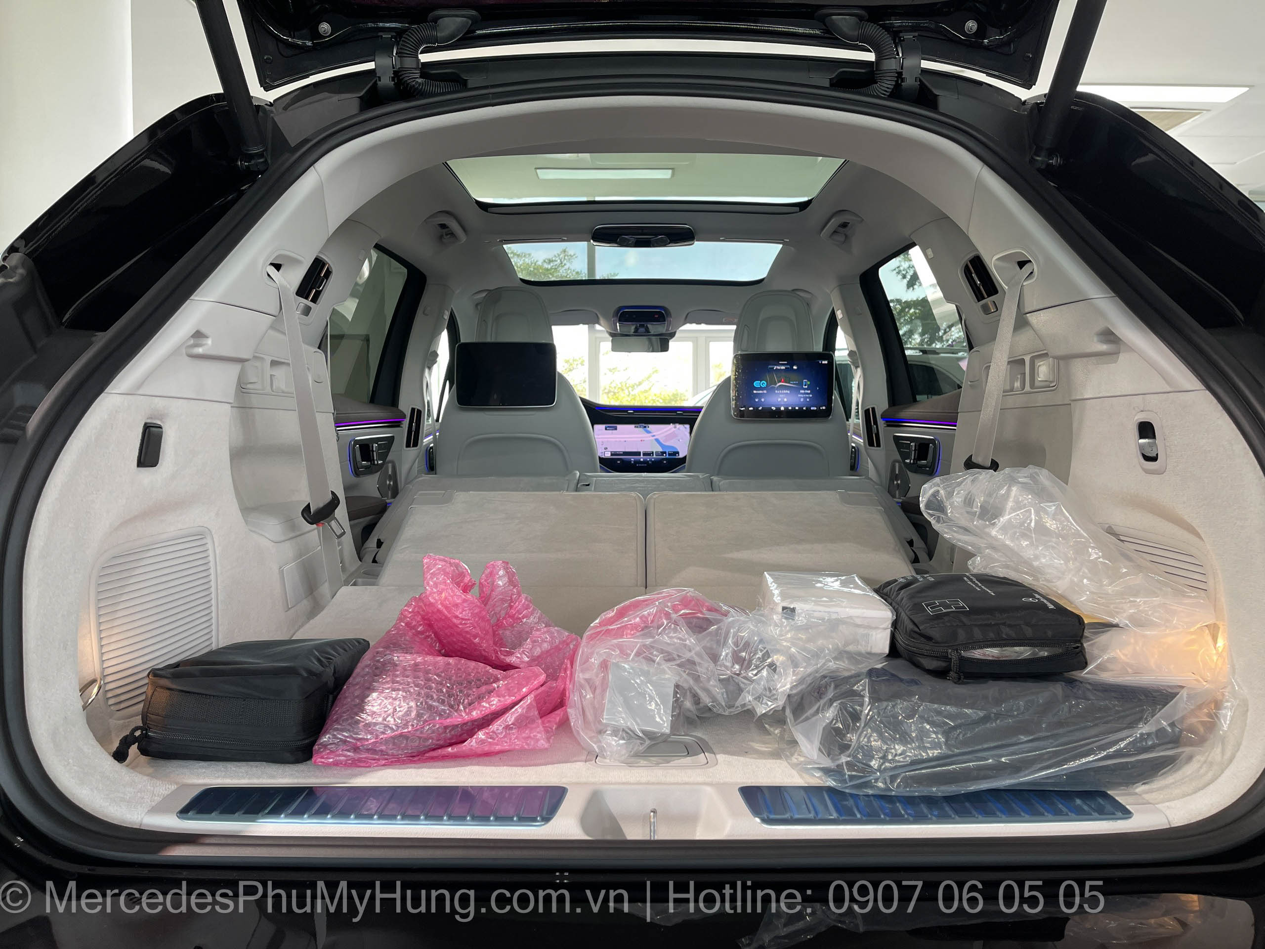 Giá xe điện Mercedes EQS 500 4Matic Màu Đen