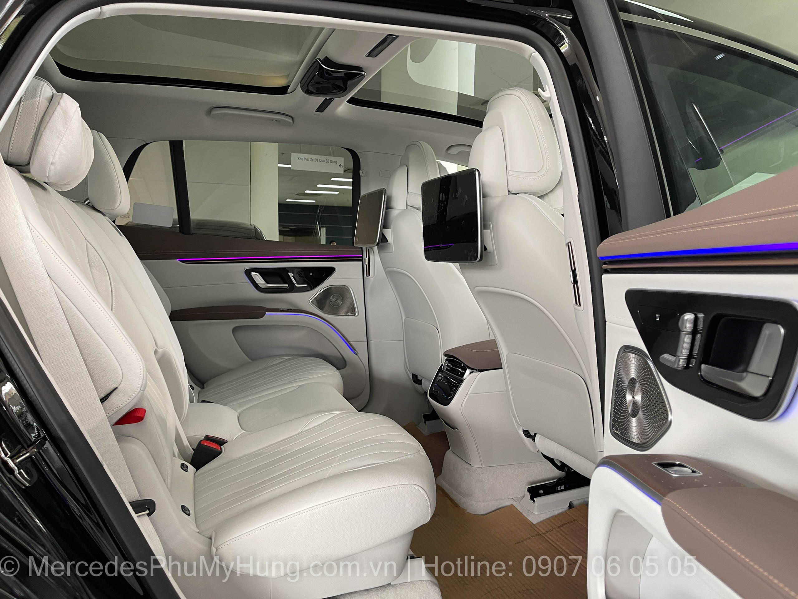 Giá xe điện Mercedes EQS 500 4Matic Màu Đen